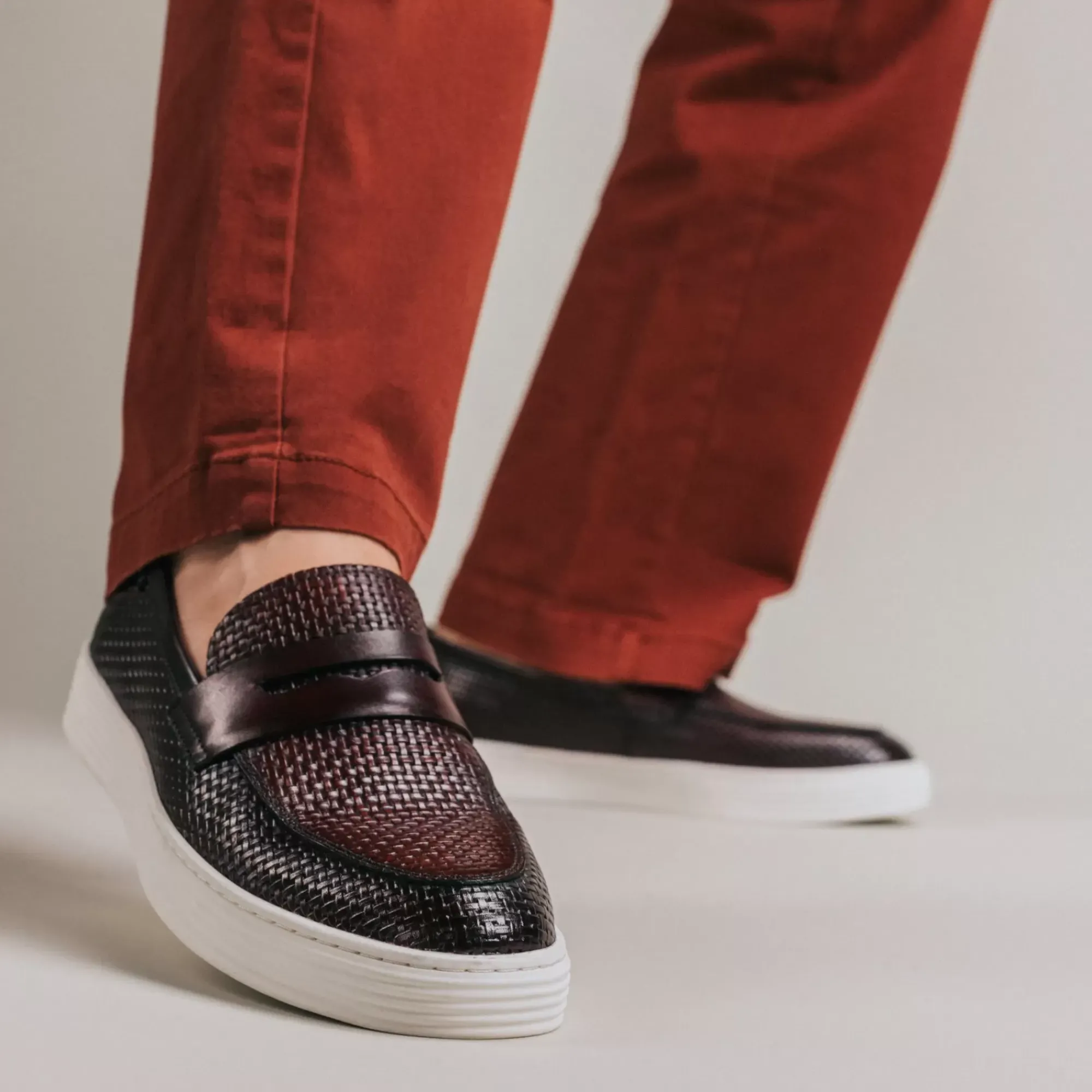 Shop TAFT Model 106 Loafer In Cherry
