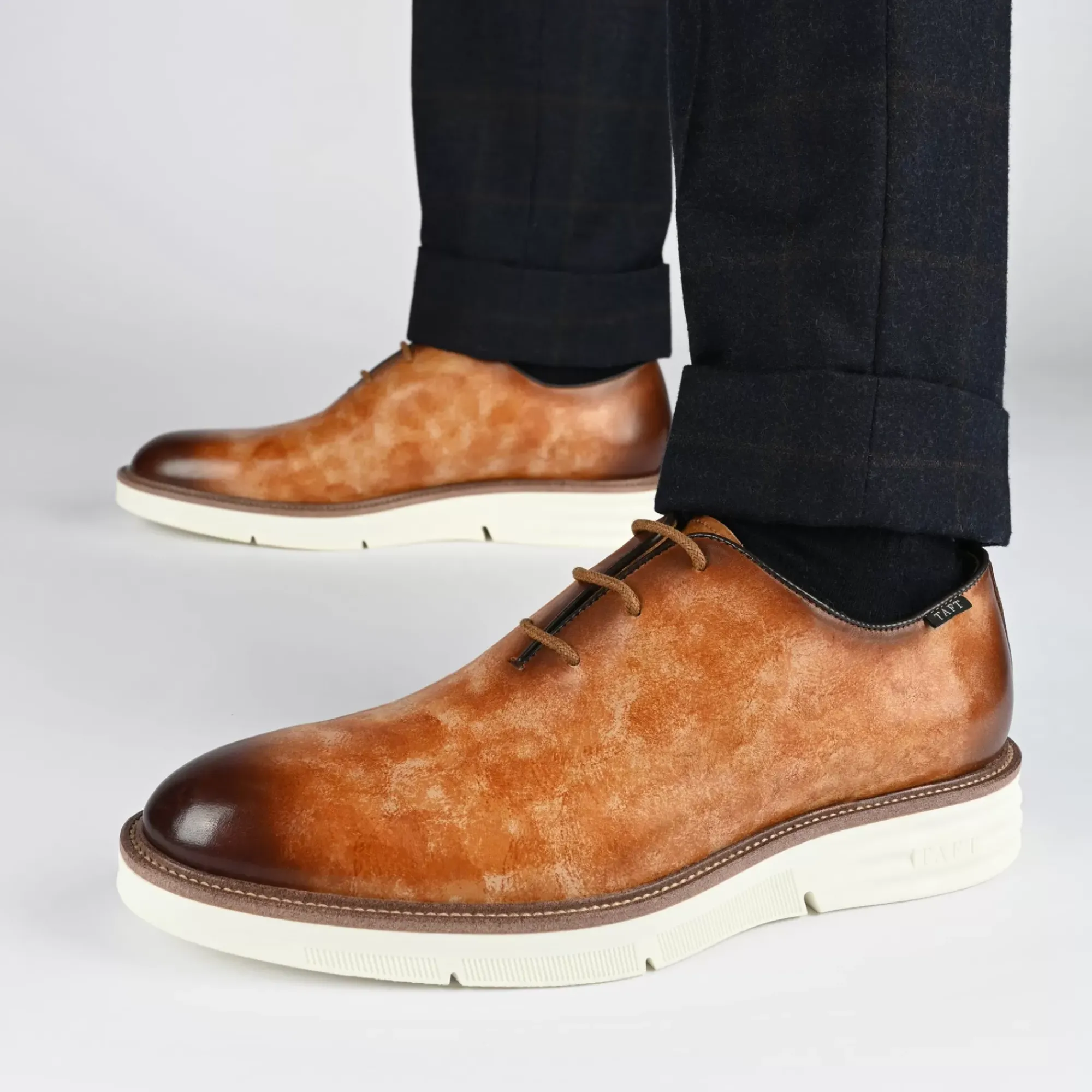 Store TAFT Model 101 Shoe In Walnut
